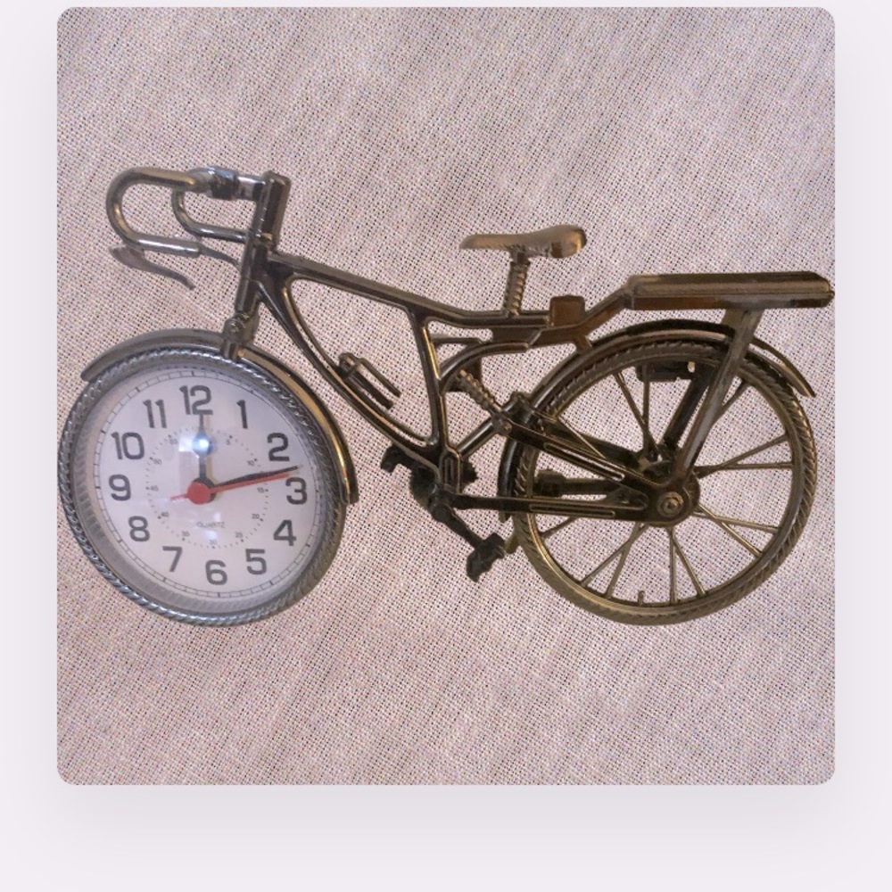 👇🏻$Reduced to lowest price. retro bicycle display alarm clock 🚲